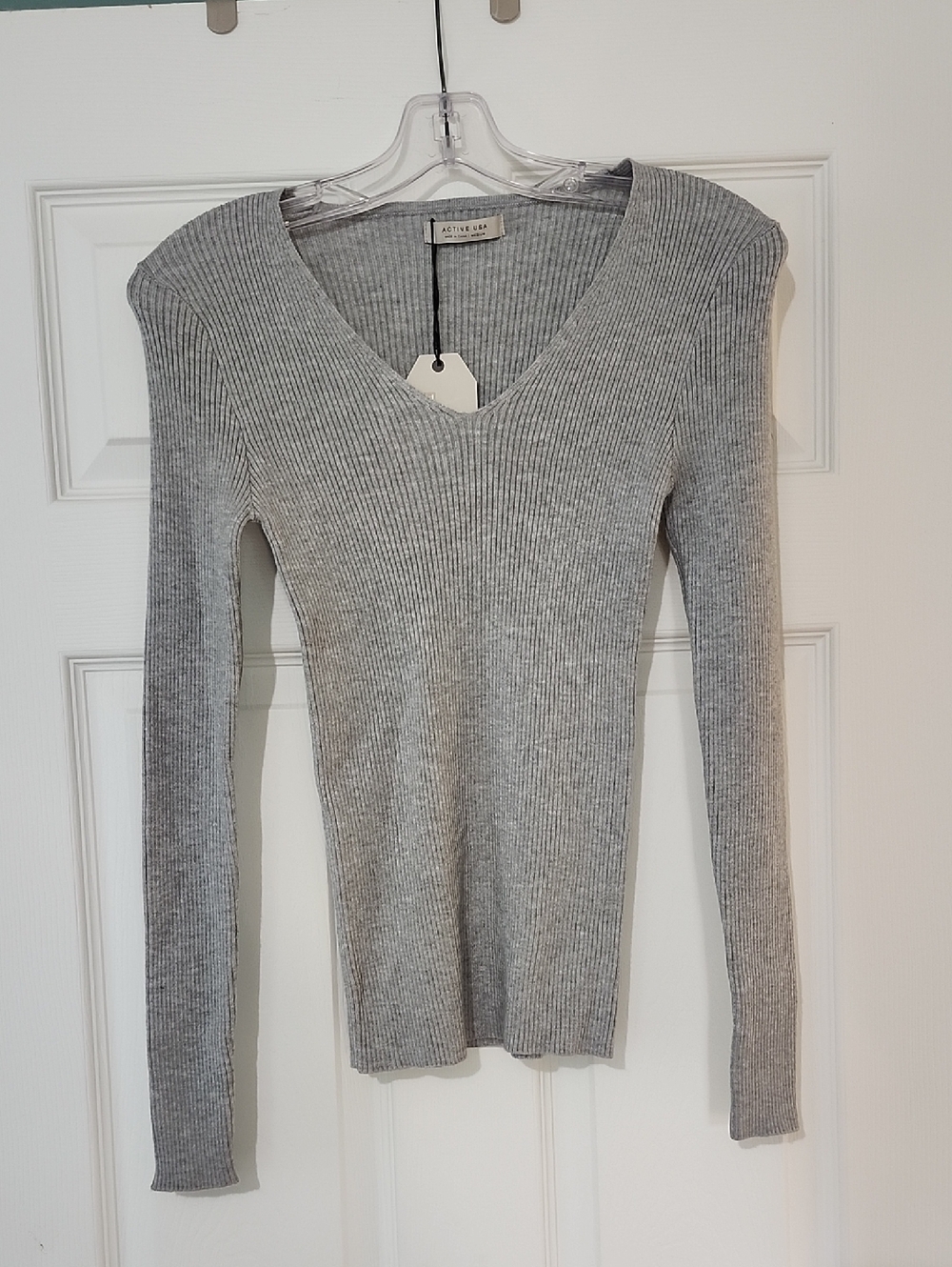 NWT Active USA V-Neck Ribbed Light Sweater Size Medium Heather Grey
